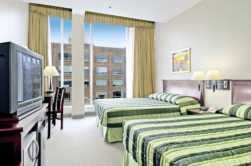 Super 8 By Wyndham Downtown Toronto Hotel Exterior foto