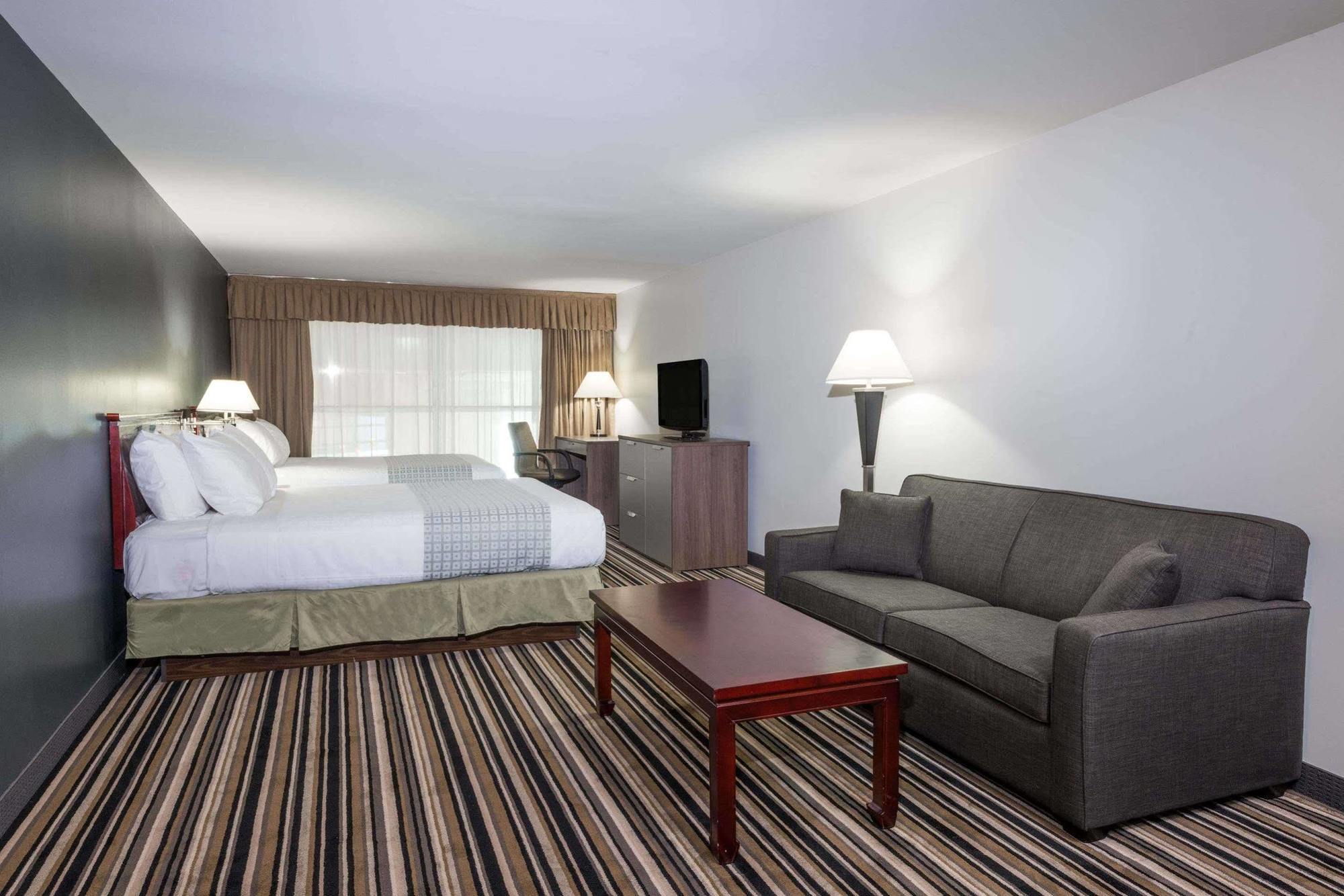 Super 8 By Wyndham Downtown Toronto Hotel Exterior foto