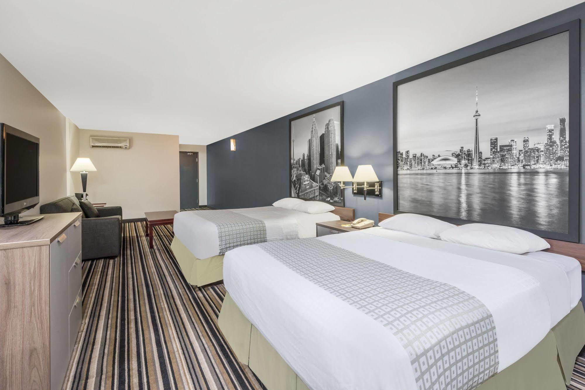 Super 8 By Wyndham Downtown Toronto Hotel Exterior foto