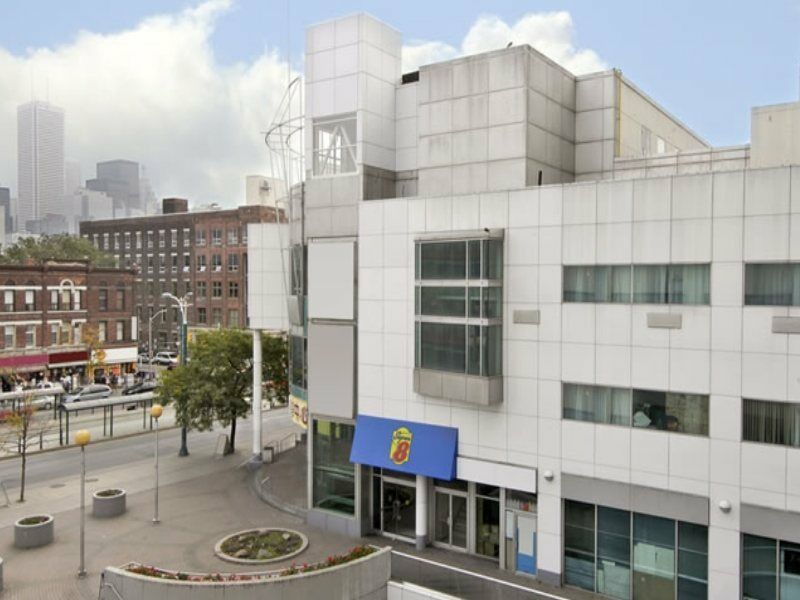 Super 8 By Wyndham Downtown Toronto Hotel Exterior foto